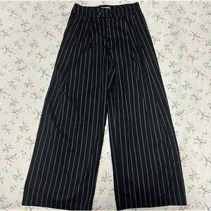 Urban Outfitters Pleated Trouser Wide Leg Pant Black White Pinstripe US 2 Work